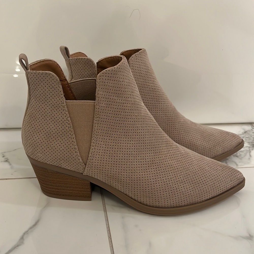 Universal Thread Taupe Ankle Boots